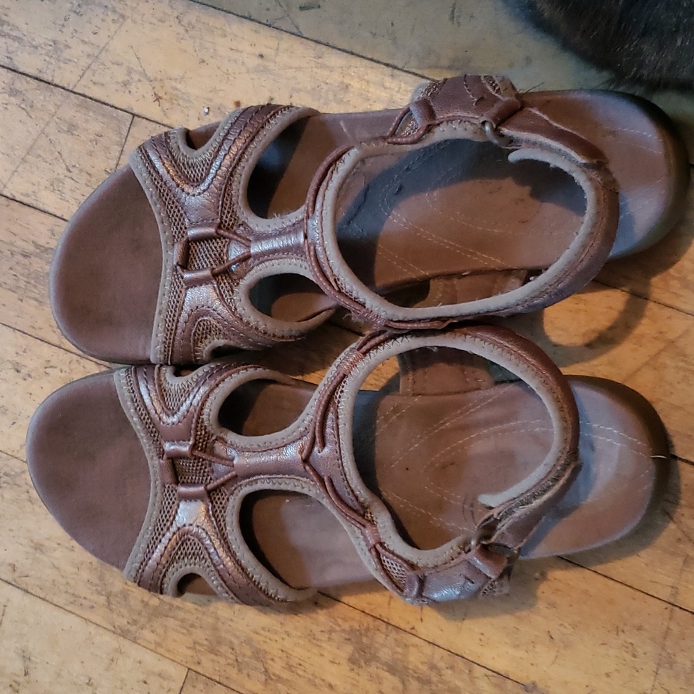Clark's taupe colored saddles. Woman's size 9.